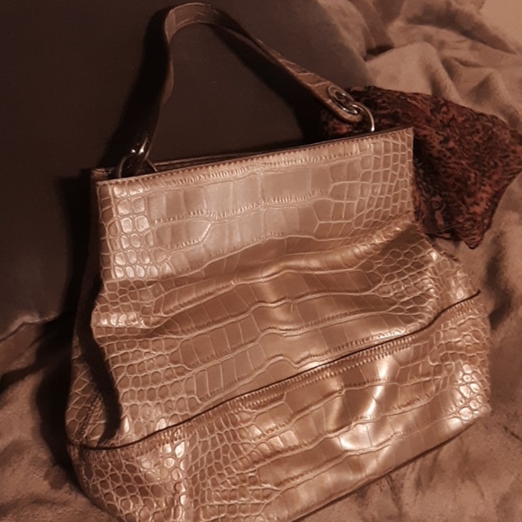 Tommy Hilfiger hangs bag - Picture 6 of 8